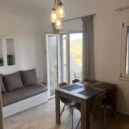 The Eagle Merchia Mykonos بيت للعطل *